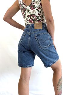 Tag...  Waist 30, Length 00 Zipper fly. Levis 550 , relaxed fit Good vintage shape 100% cotton, Made in the USA Lying flat: Across waist: 15" across hips: ~20" Top to bottom: ~18 1/2" Retro Short Relaxed Fit Jeans, 90s Style Short Length Cotton Jeans, 90s Style Relaxed Fit Short Length Shorts, 90s Style Relaxed Fit Jean Shorts With Pockets, Vintage Relaxed Fit Short Jeans, 90s Style Relaxed Fit Shorts, Relaxed Fit 90s Style Shorts, 90s Style Relaxed Fit Jean Shorts, Vintage Relaxed Fit Jean Shorts