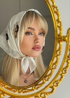 Hair Stayl, Grunge Hair, 가을 패션, Aesthetic Hair, Scarf Hairstyles, Hairstyles With Bangs, Head Scarf, Aesthetic Girl, Maquillaje De Ojos