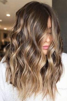 Explore 30 beautiful balayage ideas for brunettes featuring rich chocolate brown shades #ChocolateBrownBalayage #BrunetteHair #BalayageInspo #RichHairColors #ChicBrunetteStyles #HairTransformation #ElegantHair #HairColorTrends #BrunetteBeauty #BalayageGoals Balayage For Dark Brown Hair, Chocolate Brown Balayage, Brown Hair With Blonde Balayage, Dark Blonde Balayage, Balyage Hair, Beige Blonde Balayage, Brown To Blonde Balayage, Golden Brown Hair Color, Honey Balayage