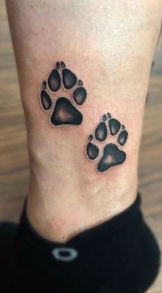 Simple Dog Tattoo, Tattoo Bein Frau, Wolf Paw Tattoos, Dog Tags Tattoo, Tatoo Dog, Dog Tattoo Ideas, Tattoo Artist Tattoo, Dog Print Tattoo, Tattoos For Dog Lovers