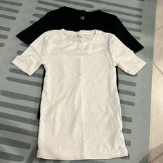 Gap Modern T, Set Of 2 Never Worn But No Tags Gap Short Sleeve Stretch Top, Gap Stretch Short Sleeve Tops, White Fitted Top By Gap, Fitted White Gap Top, Gap Black Summer Top, Black Gap Top For Summer, Gap White Short Sleeve Top, White Gap Tops For Summer, White Gap Top For Spring