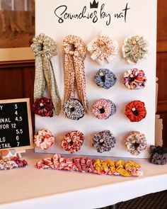 there are many different types of hair ties on display