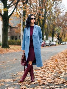 Creative Fashion Photography, Color Celeste, Coat Street Style, Chic Winter Outfits, Business Casual Outfits For Work, Classy Work Outfits, Blue Coats, Cold Weather Outfits