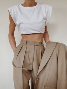 Classy Vintage Outfits, Trousers Women Outfit, Mode Dope, Winter Mode Outfits, Fashion 90s, Chique Outfits, Rock Outfit, Outfit Chic, Elegante Casual