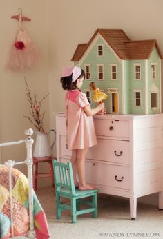 Vintage House, Doll House, Dresser, Mint, Bed