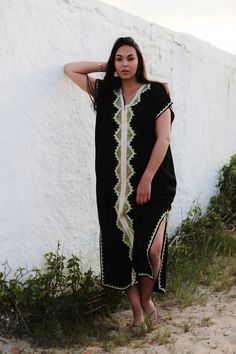 This Boho Kaftan Caftan is so cozy, it's definately idea for wearing during the weekend, or when you just want to relax at home. Although this caftan is really cozy, because the style is so elegant, it could be worn for an exotic night in, or when you want to wow your friends at your home party. Or wear it outdoors with boots, and look super bohemian! I live in London and in Marrakech. While I am in London, I always miss the exotic atmosphere of Marrakech. That's when I just bring out my comfy t Long Dresses For Beach Season Holiday, Summer Tunic Style Kaftan Dress, Summer Tunic Kaftan Dress, Bohemian Short Sleeve Thobe For Beach, Summer Maxi Kaftan Dress, Summer Long Dress Style Kaftan, Traditional V-neck Kimono For Summer, Holiday Beachwear Tunic Dress, Long Summer Dress Style Kaftan