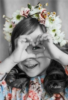 Kind Photo, Color Splash Photography, Children Photography Poses, Splash Color, Creative Portrait Photography, Foto Tips, Kids Photoshoot