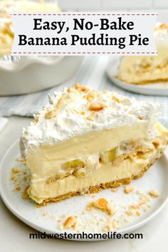 an easy no - bake banana pudding pie on a white plate with text overlay