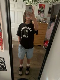 Jorts Outfit School, School Outfits Jordans, What To Wear With Jorts, Bape Shirt Outfit Women, Outfit Ideas With Jorts, Jorts Outfit Ideas, Outfit Ideas Jorts, Bape Fit, Jort Fits