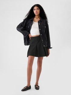 Pleated Mini Skirt Black Pleated Mini Skirt, Mini Skirt Black, Winter Outfit Inspiration, Women's Skirts, Style Mistakes, Work Life, Pleated Mini Skirt, Skirts Midi, Black Skirt