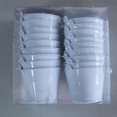 there are many plastic cups in the package