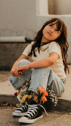 Personality Photoshoot Kids, Spring Photoshoot Ideas Kids, Kids Portrait Ideas, Kid Photoshoot Ideas, Kid Headshots, Fancy Photography, Toddler Poses, Family Photoshoot Poses