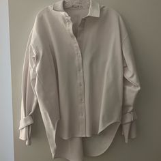 Brand New, Never Worn. Good American Size 3/4 Oversized Business Casual Shirt With Spread Collar, Oversized Long Sleeve Blouse For Business Casual, Oversized Lapel Collar Top For Business Casual, Oversized Shirt With Spread Collar For Business Casual, Oversized Tops With Lapel Collar For Business Casual, Oversized Solid Blouse With Spread Collar, Relaxed Fit Long Sleeve Dress Shirt For Daywear, Spring Long Sleeve Dress Shirt For Daywear, Oversized Button-up Blouse For Business Casual