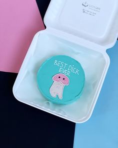 a blue and white box with a pink bear on it's lid that says best pick ever