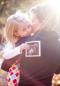 . … 2nd Pregnancy Announcements, Baby 2 Announcement, Second Baby Announcements, Big Sister Announcement, Baby Announcement Photos, New Baby Announcements, Second Pregnancy, Foto Baby, Foto Poses