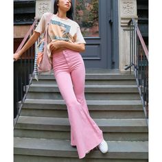 Reposhing This Item I Purchased From @Freepeople. Loved It, But Ready To Rotate For Something New. Questions? Leave A Comment Below! Pink Pants Outfit, Mode Zara, Outfit Trends, Baggy Pants, Pink Pants, Pink Outfits, New Classic, Looks Vintage, Spring Summer Outfits