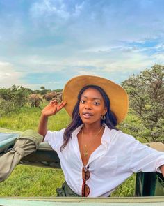 Kenya Vacation Outfit, Safari Outfits Black Women, Africa Vacation Outfit, Safari Poses, Safari Outfit Women Africa, Cute Safari Outfits, Kenya Outfits, Drive Outfit, Teenage Grunge