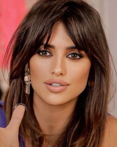 Penelope Cruz Hair 2024, Penelope Cruz Bangs, Penelope Cruz Hair, Penelope Cruz Makeup, Rambut Brunette, Sleek Hair