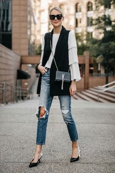 Long Black Vest Outfit, Long Vest Outfit, Vest Street Style, Slingback Chanel, Black Vest Outfit, Long Black Vest, Blogger Street Style