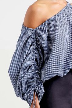 Mode Kimono, Fashion Tops Blouse, Shirt Refashion, Classy Casual Outfits, Fashion Details, Fashion Tops