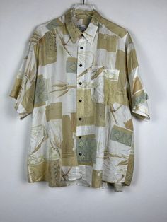 For Sale is a Vintage short sleeve Crazy Pattern Shirt in beautiful design. The retro shirt is in great condition. This summer shirt is the perfect piece for a festival or a party. You can wear this colorful 90s casual shirt in an oversize look. This is a unique old school shirt. Here are the dimensions: Size: 43/44 Length: 75cm Broad: 66cm Estimated size: XL Please compare the measurements before purchasing - if there are any questions, please do not hesitate to message me. Dimensions are taken Oversized Retro Short Sleeve Shirt, Yellow Oversized Short Sleeve Shirt, White Vintage Short Sleeve Camp Shirt, 90s Casual, Shirt Oversize, Pattern Shirt, Vintage Short, Retro Men, Retro Shirts