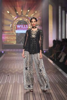 The outfits had a vintage touch to them. Ritu Kumar Bridal, Bridal Fashion Show, Esha Gupta, Sushmita Sen, Bridal Fashion, Bridal Collection, Bridal Style, Vintage Collection