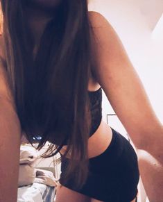 Maggie Lindemann In Bed, Maggie Lindemann Body Pic, Selfie Ideas Instagram, Hair Clothes, Brunettes, Star Girl, Mirror Selfie, Lifestyle, Clothes For Women