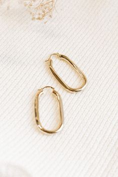 DETAILS    gold plated  oval hoop style  snap closure    LENGTH    length - 1.5" Chic Oval Earrings For Everyday, Single Oval Metal Earring, Chic Oval Metal Jewelry, Chic Gold Oval Jewelry, Chic Oval Gold Jewelry, Minimalist Oval Hoop Earrings Tarnish Resistant, Minimalist Gold Plated Oval Hoop Earrings, Gold Minimalist Oval Link Earrings, Minimalist Oval Tarnish Resistant Hoop Earrings