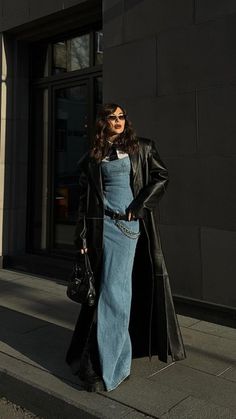 Fall Fashion 2024 Street Style, October 2024 Outfits, Black Coat Outfit Short, Celebrities Winter Outfits, Paris Fashion Week Outfits 2024, Women Rockstar Outfit, Entj Style Fashion, Bar Waitress Aesthetic, How To Look Ethereal