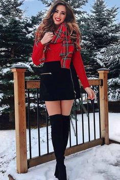 . Christmas Outfits Dressy, Red Sweater Outfit, Christmas Fashion Outfits, Womens Holiday Fashion, Christmas Outfit Inspiration, Christmas Styles, Winter Mode Outfits, Xmas Outfits, Cute Christmas Outfits