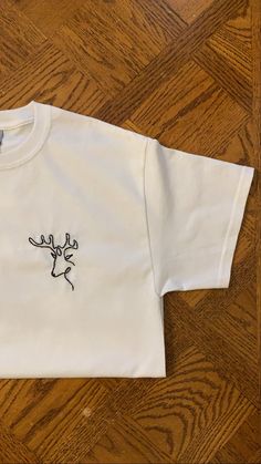 Hand Embroidered T-Shirt White Embroidered Crew Neck Shirt, White Crew Neck Tops With Machine Embroidery, White T-shirt With Machine Embroidery, Short Sleeve, White Short Sleeve Tops With Machine Embroidery, White Short Sleeve Shirt With Custom Embroidery, White Short Sleeve Shirt With Embroidered Text, White Short Sleeve Top With Custom Embroidery, Embroidery Shirt Men, T-shirt Broderie