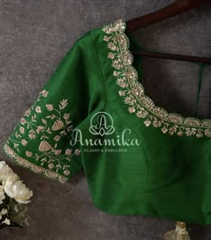 Green Work Blouse Designs Latest, Simple Blouse Embroidery Designs Latest, Maggam Work For Green Blouse, Simple Maggam Design, Mashin Embroidery Design Blouse, Work On Green Blouse, Simple Blouse Maggam Designs, Green Blouse Work Designs, Green Work Blouse Designs