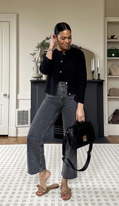 Sleek Business Outfits, Fun Outfit Ideas For Women, Black Blouse Work Outfit, White Blouse Black Jeans Outfit, Casual Chic Weekend Outfits, Work Looks For Women Casual, Spring Friday Work Outfit, Basic Office Wardrobe, Texas Weather Outfits