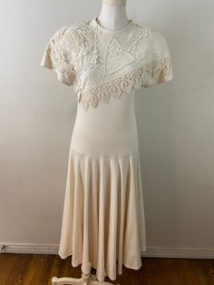 This beautiful dress is a dream Perfect for second nuptials or for cocktail weeding dress, for farm or Beach bride dress. Big shoulder with shoulder pads, have a collage of lace stunning. Comfort and casual elegant. Dolman Sleeve. 36' Bust 32 to 34' Waist Free skirt  48' Long Dress Cottage, Cottage Farm, Big Shoulders, Beach Bride, Skirt And Blouse, Guipure Lace, Vintage Blazer, Weeding, Cotton Lace