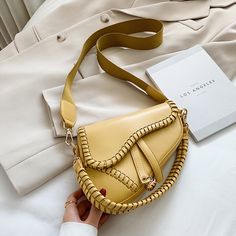 Brand Name: RPXBGUCKARHGHandbags Type: Shoulder BagsTypes of bags: Shoulder & HandbagsMain Material: PULining Material: PolyesterShape: SaddlePlace Of Origin: HE BEI  ProvinceOrigin: CN(Origin)Hardness: HARDPattern Type: SolidInterior: Interior Zipper PocketDecoration: LOCKExterior: NONEOccasion: VersatileClosure Type: zipperGender: WOMENStyle: CasualNumber of Handles/Straps: Single Saddle Handbags, Crossbody Saddle Bag, Boho Twists, Tas Bahu, Party Purse, Stil Elegant, Luxury Designer Handbags, Saddle Leather, Wedding Bag