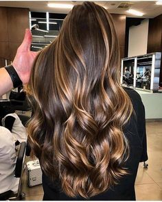 Gold Brown Hair, Brown Hair Pictures, Caramel Hair Highlights, Beautiful Brown Hair, Brown And Blonde, Brown Ombre Hair, Gorgeous Hair Color, Brown Hair With Blonde Highlights, Caramel Highlights