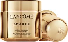 Lancôme Absolue Soft Cream 60 ml refill. Lancômes laboratorier har inspirerats av 50 års expertis inom hudvård och forskning inom hudförnyelse. De har extraherat den regenerativa vitaliteten hos ros och tillfört kraften hos den ikoniska Dagkräm. Formulan innehåller utsökt rosextrakt, en koncentrerad regenererande blandning av tre potenta rosextrakt för att minska synliga ålderstecken.Hudens regenererande effekt optimeras och hudens reparationsmekanism accelereras. Huden lugnas och skyddas från daglig yttre påverkan som påskyndar hudens åldrande. Lancome Absolue, Rose Extract, Anti Wrinkle Cream, Hydrating Cream, Face Hydration, Wrinkle Cream, Younger Looking Skin, Skin Rejuvenation, Face Moisturizer