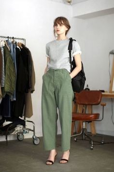 Wardrobe Minimalist Moda, Rok Outfit, Stylish Summer Outfits, Winter Pants, Summer Work Outfits, Clothes Women, Work Wardrobe, Mode Inspiration, Outfit Casual