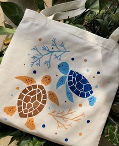 Canvas Tote Bag Painting Ideas, Toat Bag Painting Ideas, Tote Bag Designs Paint, Paint Tote Bag Ideas Easy, Painting Bags Ideas, Painting Canvas Bags, Tote Bag Design Paint, Tote Bag Diy Paint, Totebag Lukis