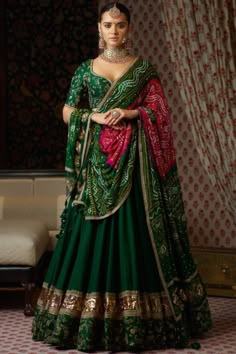 Sukienki Maksi, Bandhani Dress, Mode Kimono, Saree Bollywood, Green Lehenga, Designer Bridal Lehenga, Salwar Kamiz