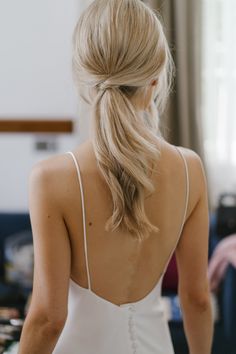 Minimalist Chic: Simple Hairstyles for Effortless Elegance Romantic Low Ponytail, Short Hair Low Ponytail Wedding, Classic Low Ponytail, Wedding Hairstyles Minimalist, Bridal Hairstyles Modern, Classy Wedding Ponytail, Short Wedding Ponytail, Updos For Medium Length Hair Wedding Bridesmaid Pony Tails, Classic Bridesmaid Hairstyles