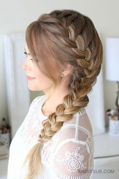 Here is a fun back-to-school hairstyle that is not only easy, but super cute. The side french braid is something of an old favorite of mine. Even though I have a super old tutorial for this style I thought it was time for an updated… Side French Braid, New Braided Hairstyles, Side French Braids, French Braid Hairstyles, Braid Hairstyle, Braided Cornrow Hairstyles, Back To School Hairstyles, Cornrow Hairstyles