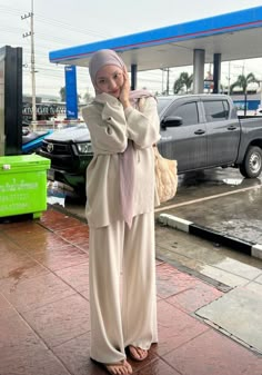 Hijabi Simple Outfits, Style Vintage Hijab, Staycation Outfits, Outfit Hijab Casual Simple, Simple Hijab Outfit, Pastel Ootd, Outfit Hijab Simple, Ootd Hijab Simple