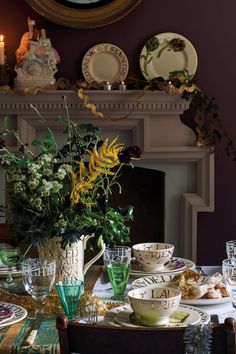 Emma Bridgewater table setting Emma Bridgewater Pottery, Trent England, English Interior, I Love Winter, Emma Bridgewater, English House, Winter Flowers