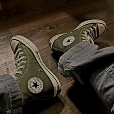 sʟʏᴛʜᴇʀɪɴ ᴀᴇsᴛʜᴇᴛɪᴄ. #harrypotter #slytherin #aesthetic Goblincore Converse, Converse Sneakers Aesthetic, Colorful Converse Aesthetic, Converse Green Shoes, Prague List, Shoe Pictures Aesthetic, Green Aesthetic Shoes, Converse Aesthetic Vintage, Green Shoes Aesthetic