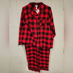 Nwt Sealed Womens Size 1x Buffalo Check Red Plaid Flannel Pajamas Set Top Pants Drawstring Bust = 47 1/2" Waist = 43" Hips = 50.5" Great For Holidays. I Opened One For Pictures. You Will Receive A Factory Sealed Set Holiday Pajamas Women, Christmas Pajama Pants, Xmas Pajamas, Family Pajama Sets, Holiday Hoodies, Buffalo Plaid Flannel, Christmas Flannel, Fleece Plaid, Fleece Pajama Pants