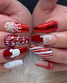 Christmas Nails Disney, Diy Christmas Nail Designs, Disney Themed Nails, Disney Christmas Nails, Nails Disney, Disney Inspired Nails, Christmas Nails Diy, Disney Acrylic Nails