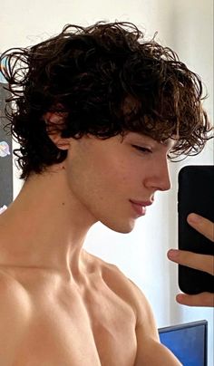 Chicos Aesthetic, Boys With Curly Hair, Haircuts For Wavy Hair, Body Reference Poses, Foto Tips, The Perfect Guy, Dream Hair