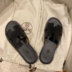 Brand New With Tags. Never Worn. Comes With Dust Bag, No Box. In Noir Color Size 40 In France Serial # Fa041141zh2305 Hermes Sandals Men, Hermes Izmir, Hermes Slippers, Noir Color, Luxury Tote Bags, Hermes Belt, Navy Logo, Soft Life, Hermes Shoes