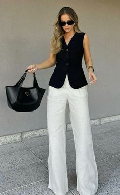 Pantalon Blanco Outfit, Style Tricks, Waistcoat Outfit, Linen Style Fashion, Elegant Wear, Classy Fits, Outfit Chic, Sophisticated Outfits, Moda Chic